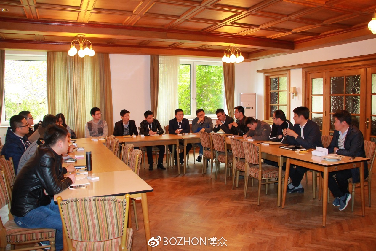 参观结束后，至尊国际员工内部交流讨论，分享学习成果